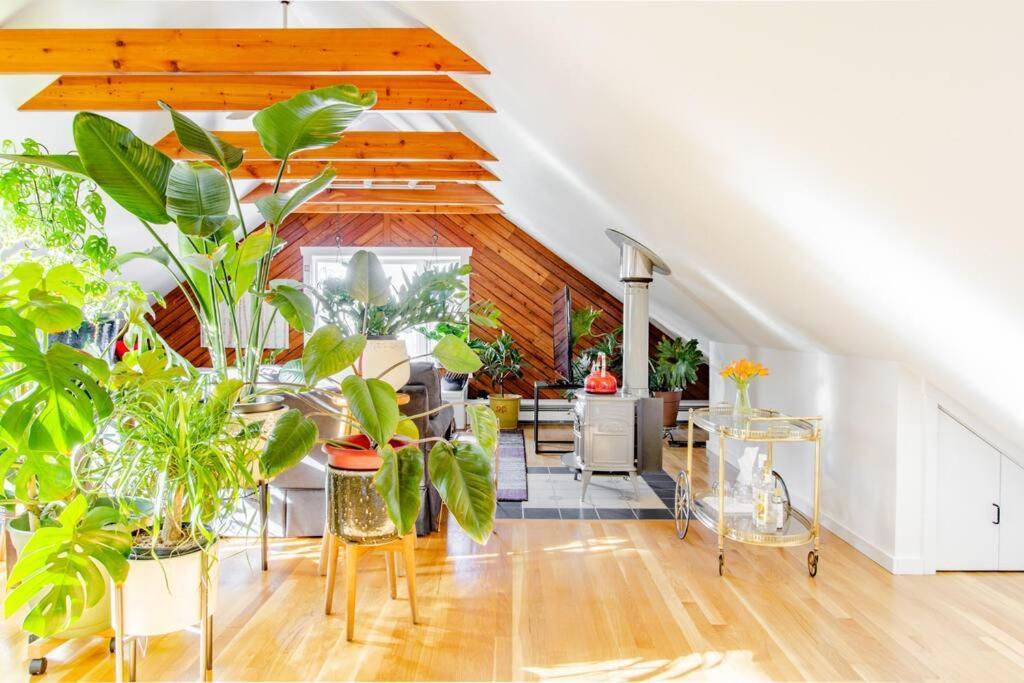 Urban Oasis In Hope Village Providence Luaran gambar