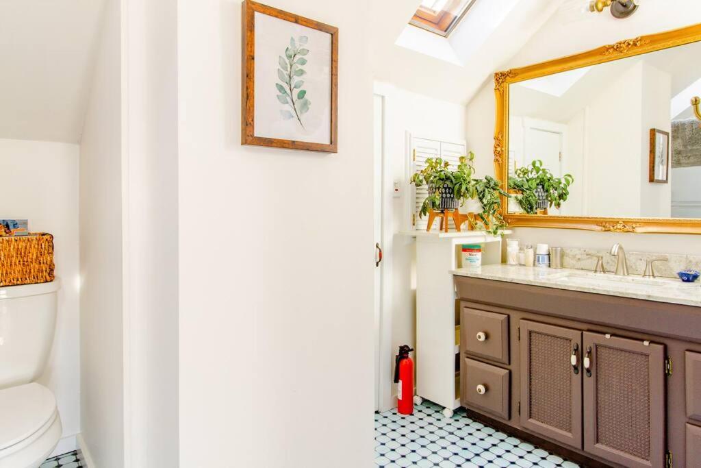 Urban Oasis In Hope Village Providence Luaran gambar